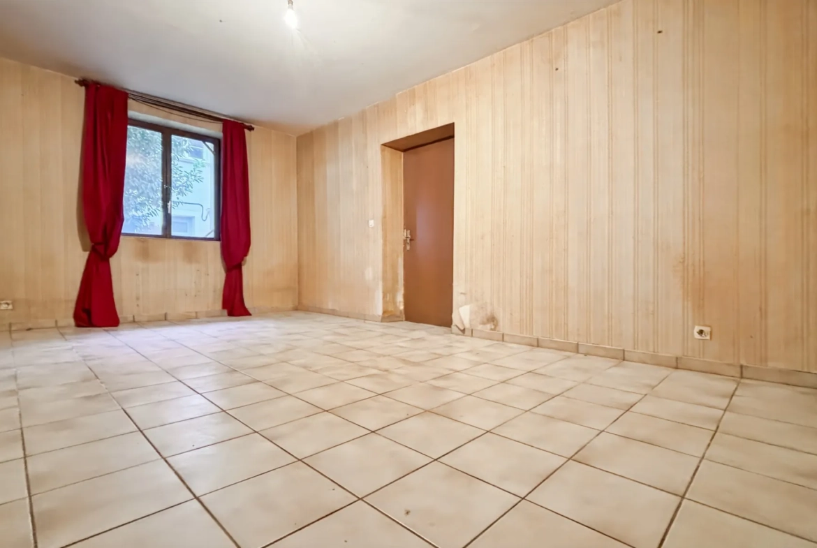 Maison en pierre à vendre à Étampes de 97 m² avec jardin et potentiel d'extension 