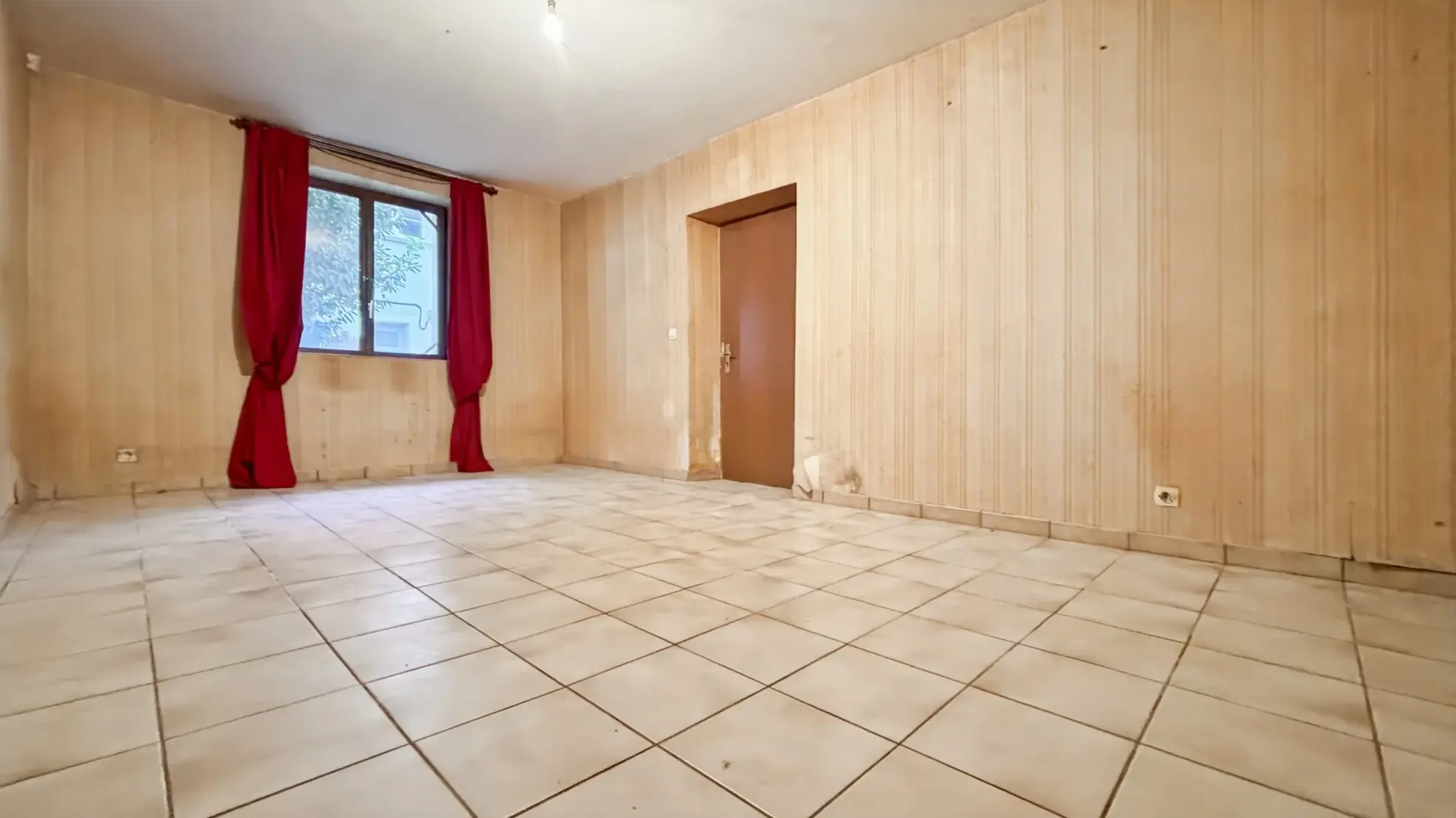 Maison en pierre à vendre à Étampes de 97 m² avec jardin et potentiel d'extension 