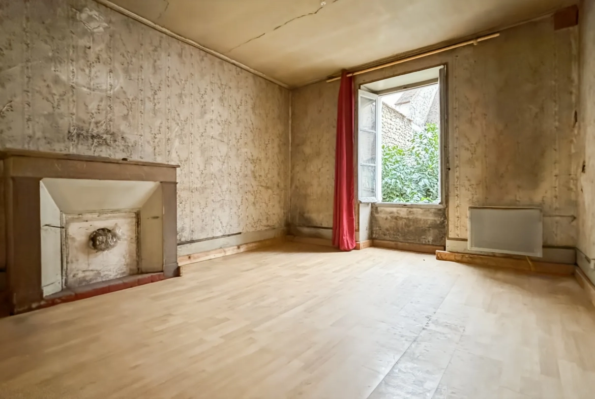 Maison en pierre à vendre à Étampes de 97 m² avec jardin et potentiel d'extension 