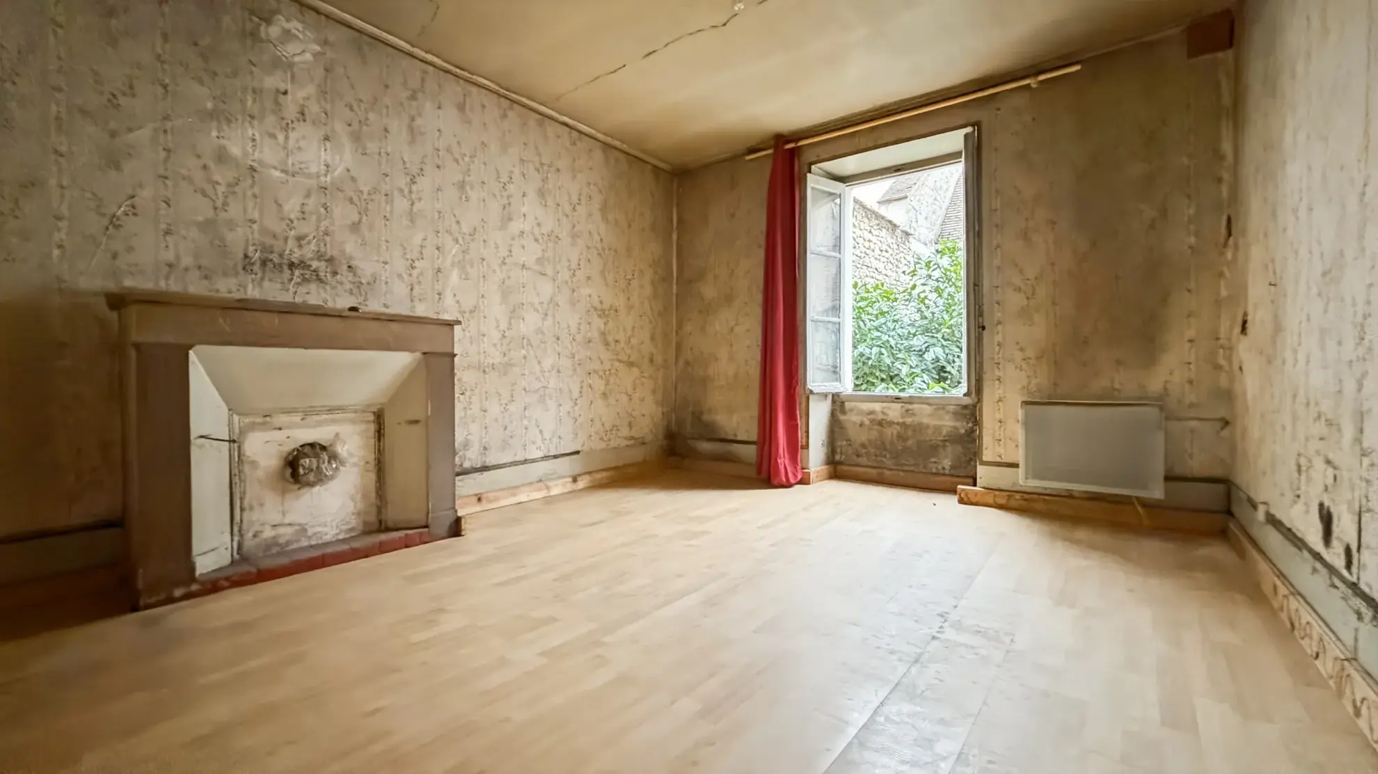 Maison en pierre à vendre à Étampes de 97 m² avec jardin et potentiel d'extension 