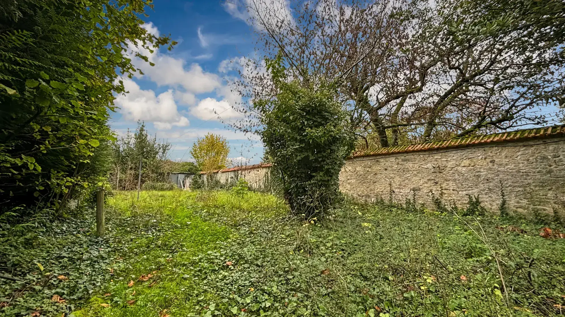 Maison en pierre à vendre à Étampes de 97 m² avec jardin et potentiel d'extension 