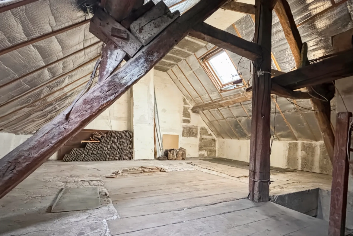 Maison en pierre à vendre à Étampes de 97 m² avec jardin et potentiel d'extension 
