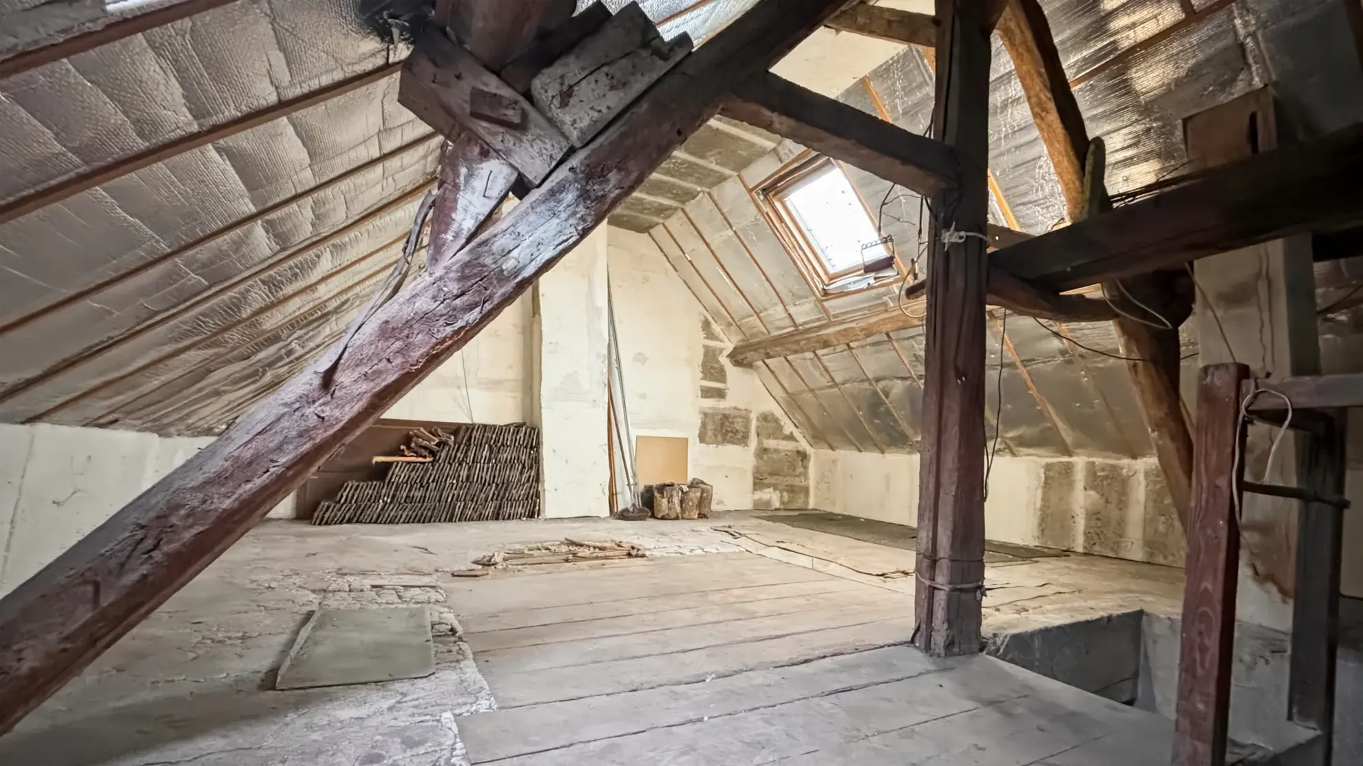 Maison en pierre à vendre à Étampes de 97 m² avec jardin et potentiel d'extension 