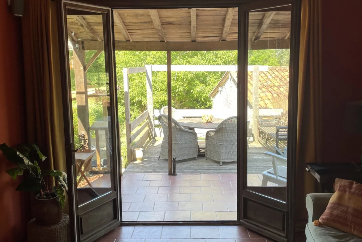 Charmante maison de campagne à Saint Privat en Périgord avec grange et terrasses 