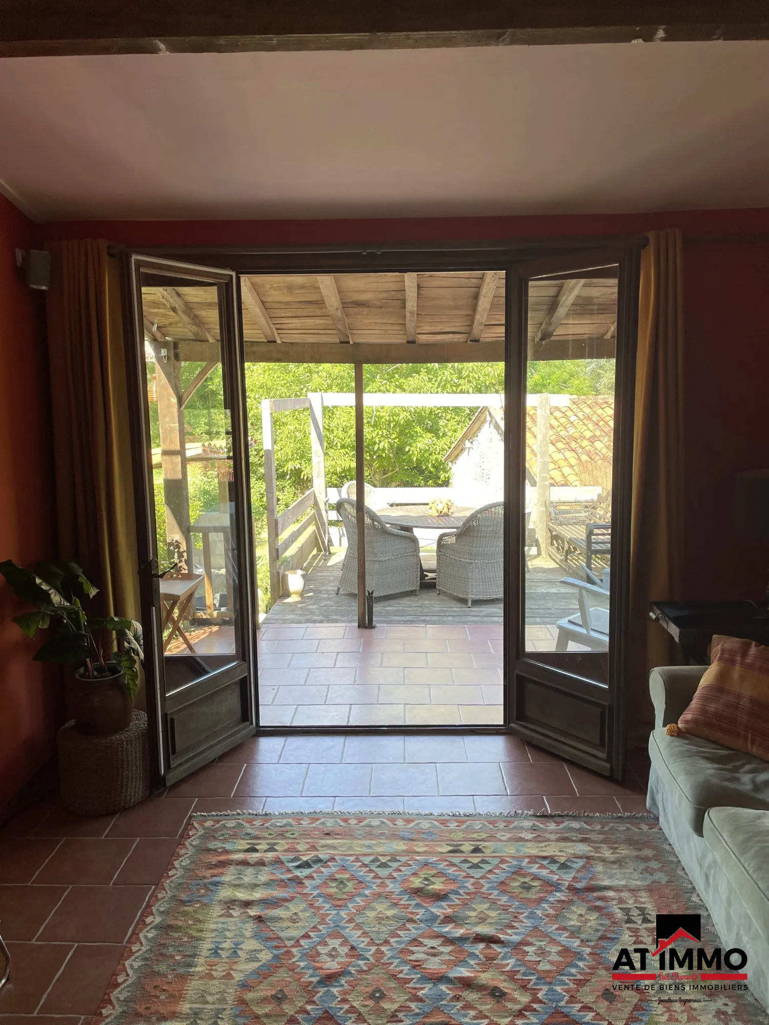 Charmante maison de campagne à Saint Privat en Périgord avec grange et terrasses 