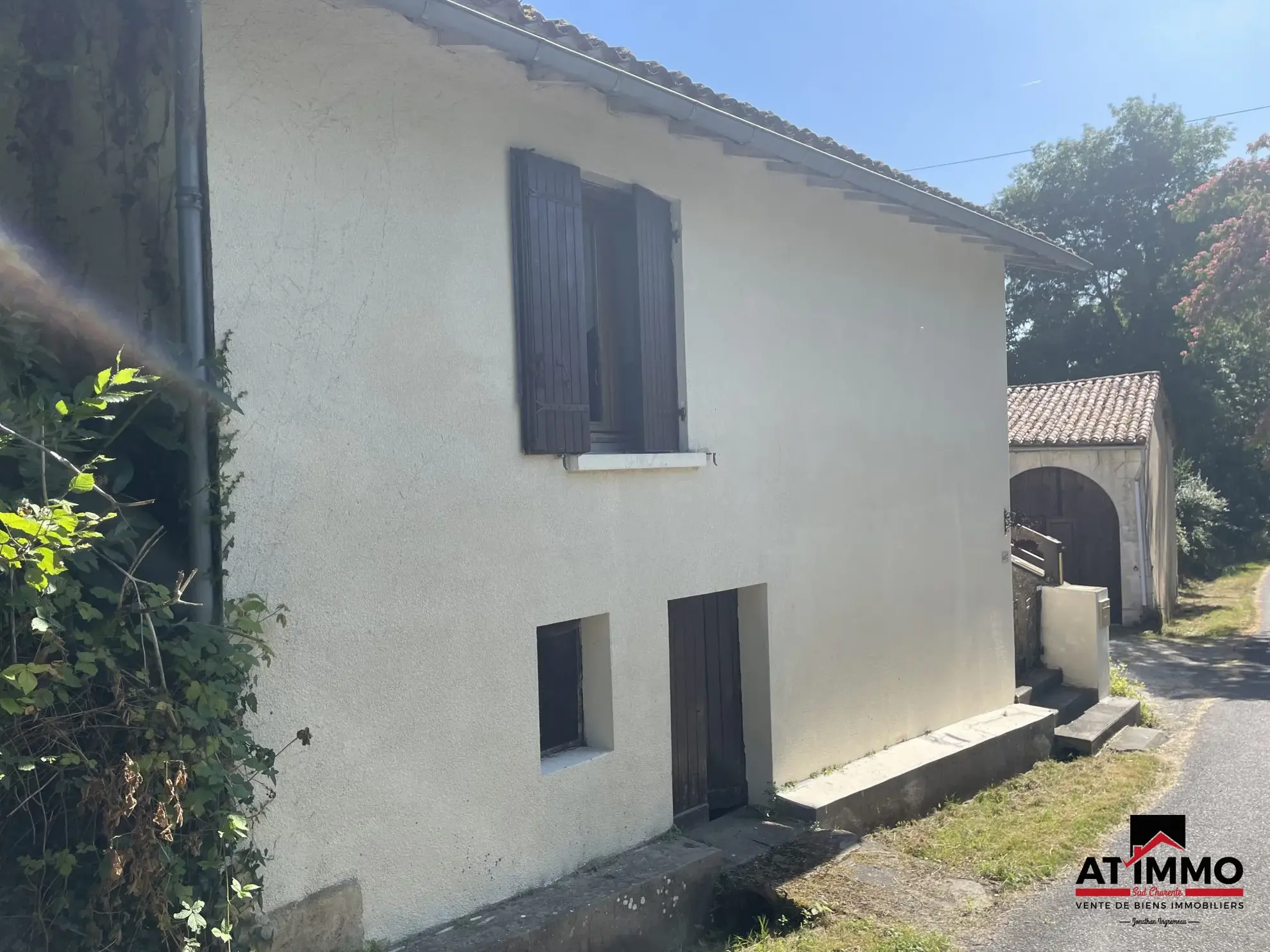 Charmante maison de campagne à Saint Privat en Périgord avec grange et terrasses 