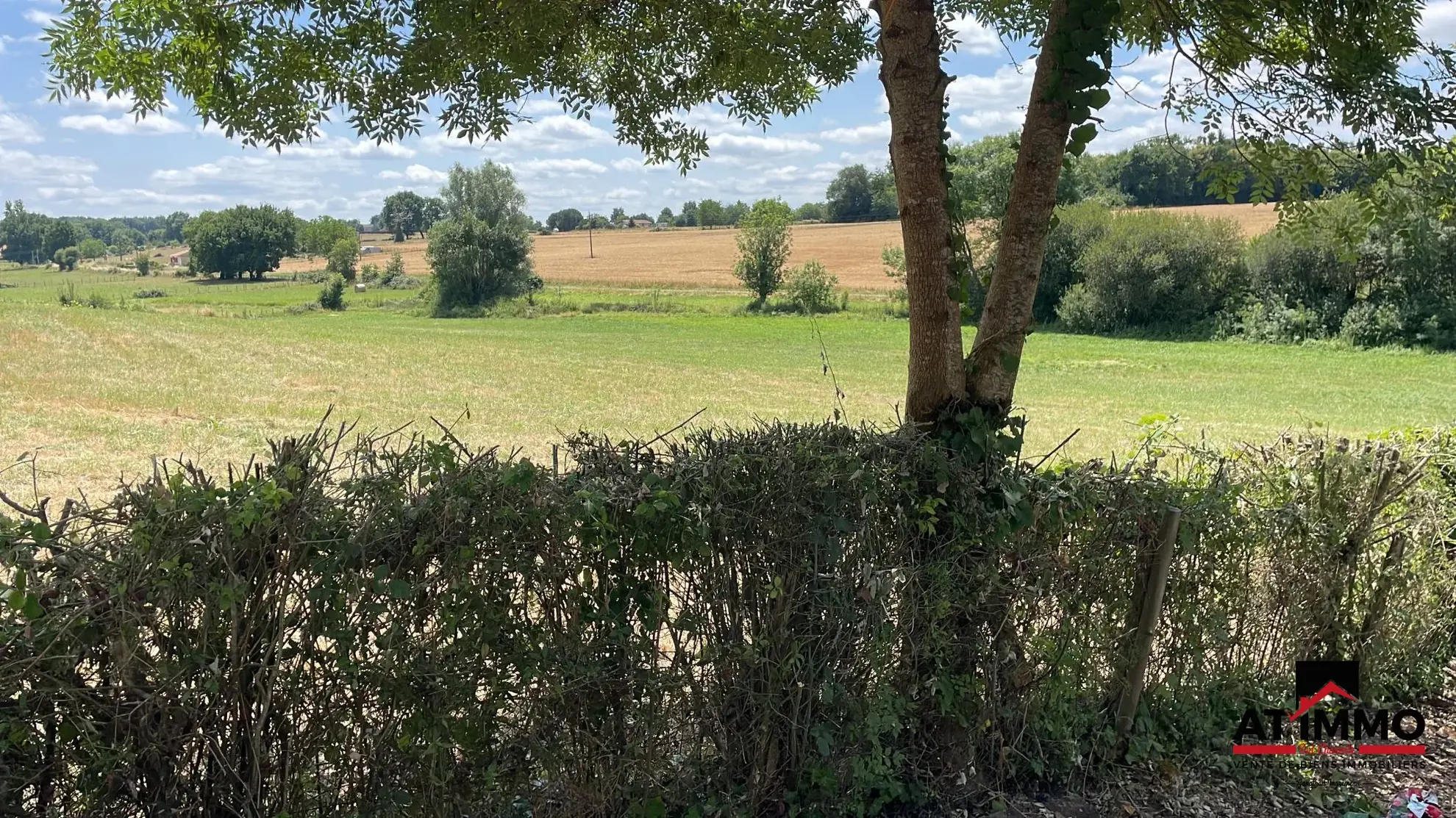 Charmante maison de campagne à Saint Privat en Périgord avec grange et terrasses 