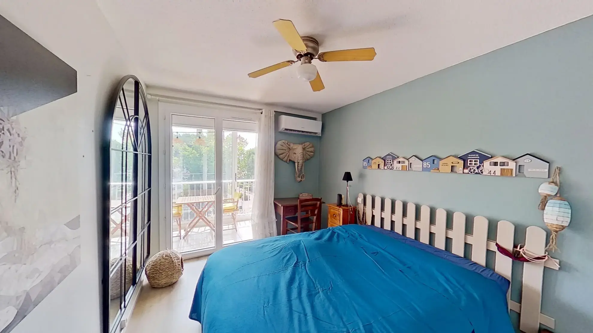 Spacieux appartement 2 pièces à Fréjus avec terrasse et parking, idéal pour résidence principale ou investissement 