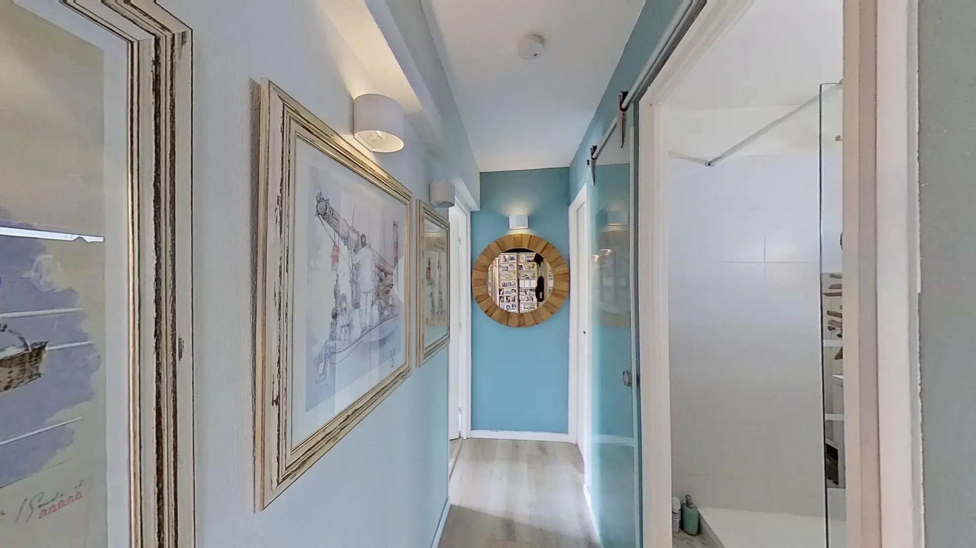Spacieux appartement 2 pièces à Fréjus avec terrasse et parking, idéal pour résidence principale ou investissement 