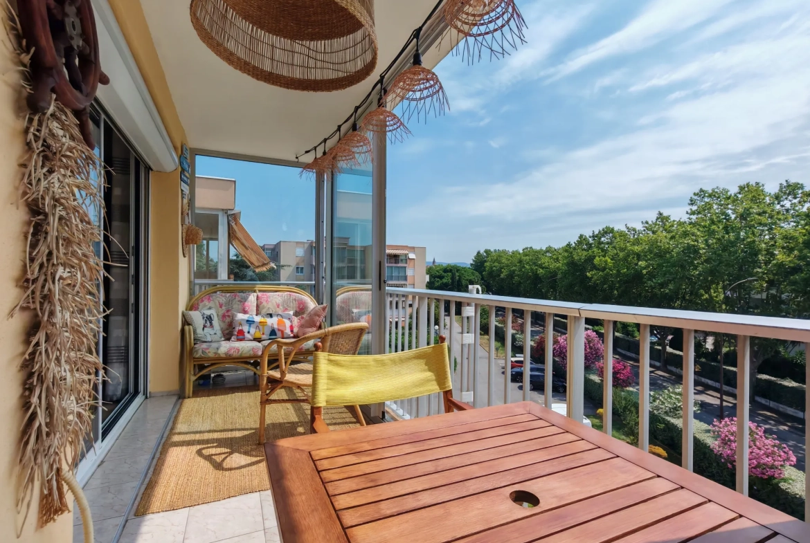 Spacieux appartement 2 pièces à Fréjus avec terrasse et parking, idéal pour résidence principale ou investissement 