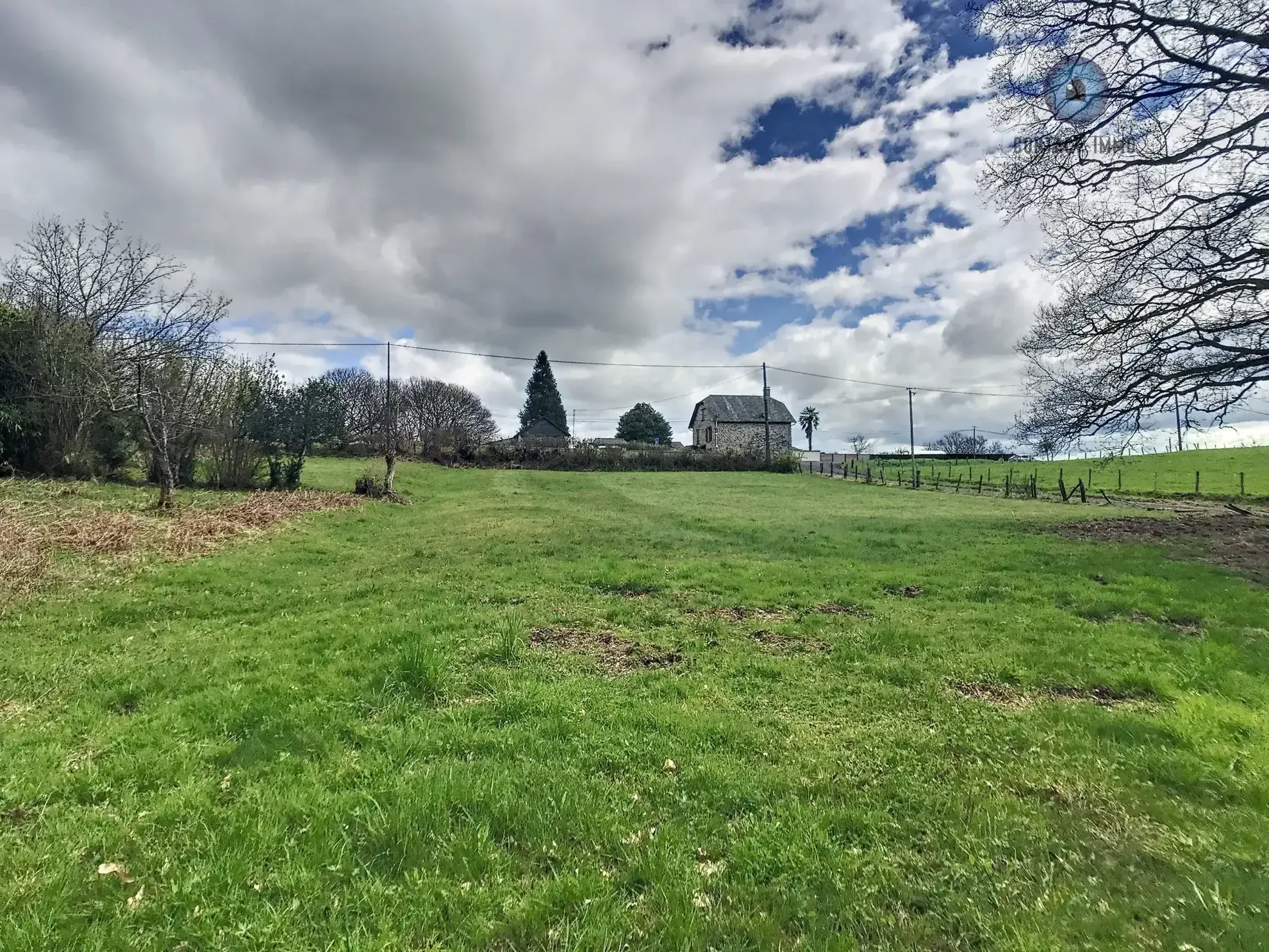 Terrain constructible à Sadroc de 1 900 m² avec certificat d'urbanisme 