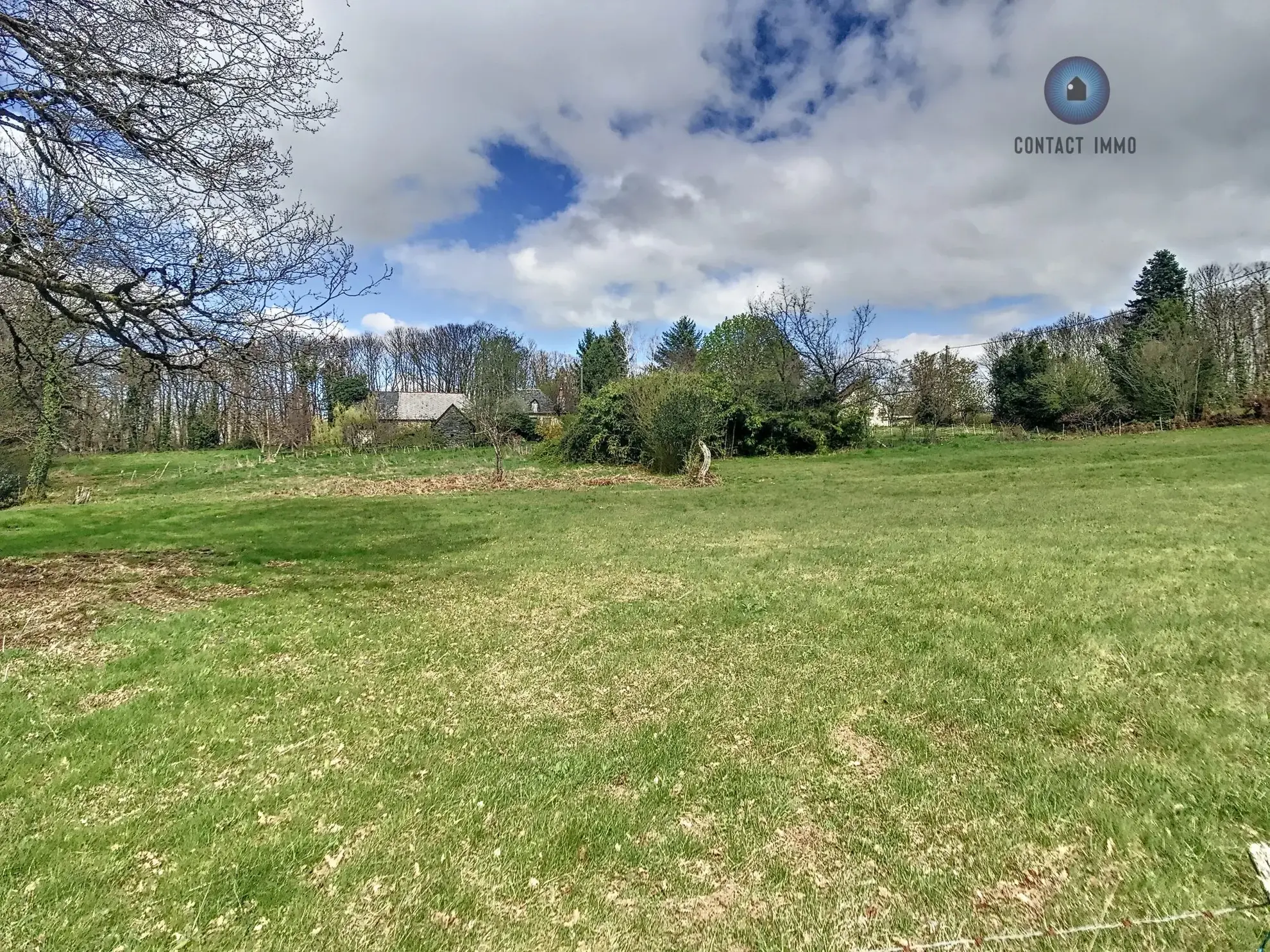 Terrain constructible à Sadroc de 1 900 m² avec certificat d'urbanisme 