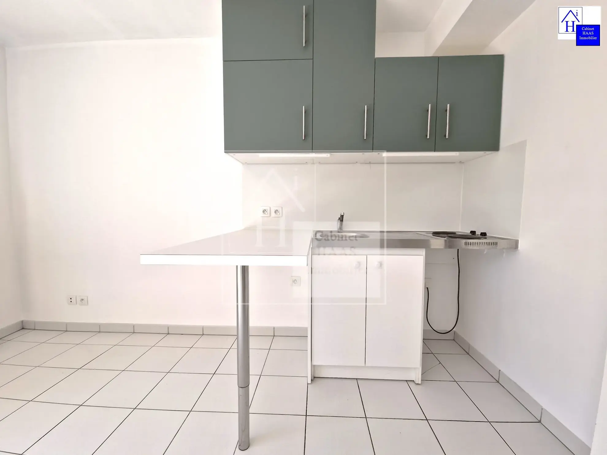 Cuisine Studio lumineux avec terrasse à Créteil près du métro Pointe du Lac 