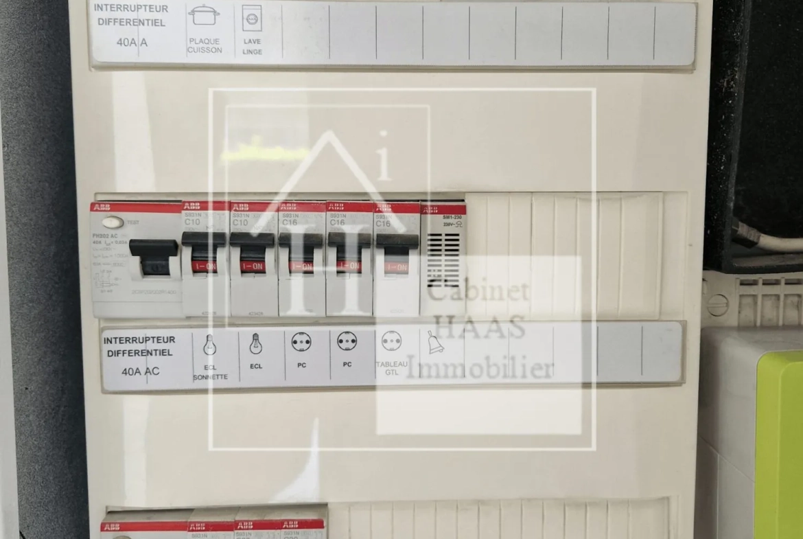 Electricité Studio lumineux avec terrasse à Créteil près du métro Pointe du Lac 