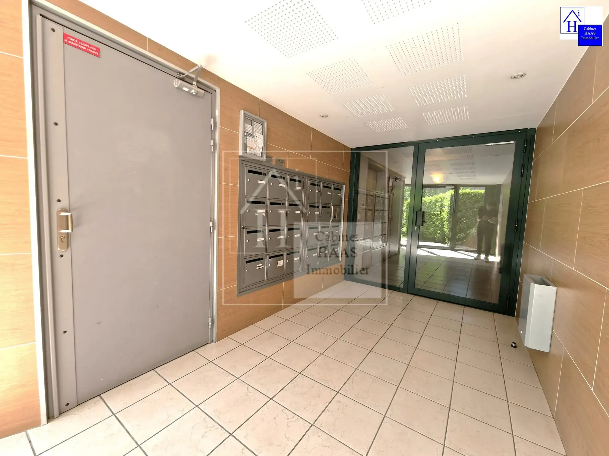 Hall Studio lumineux avec terrasse à Créteil près du métro Pointe du Lac 