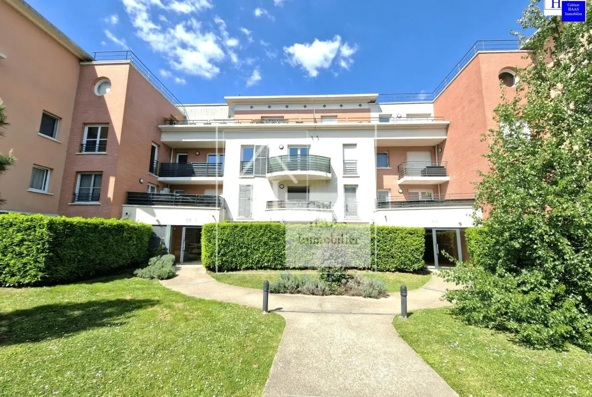 Immeuble Studio lumineux avec terrasse à Créteil près du métro Pointe du Lac 