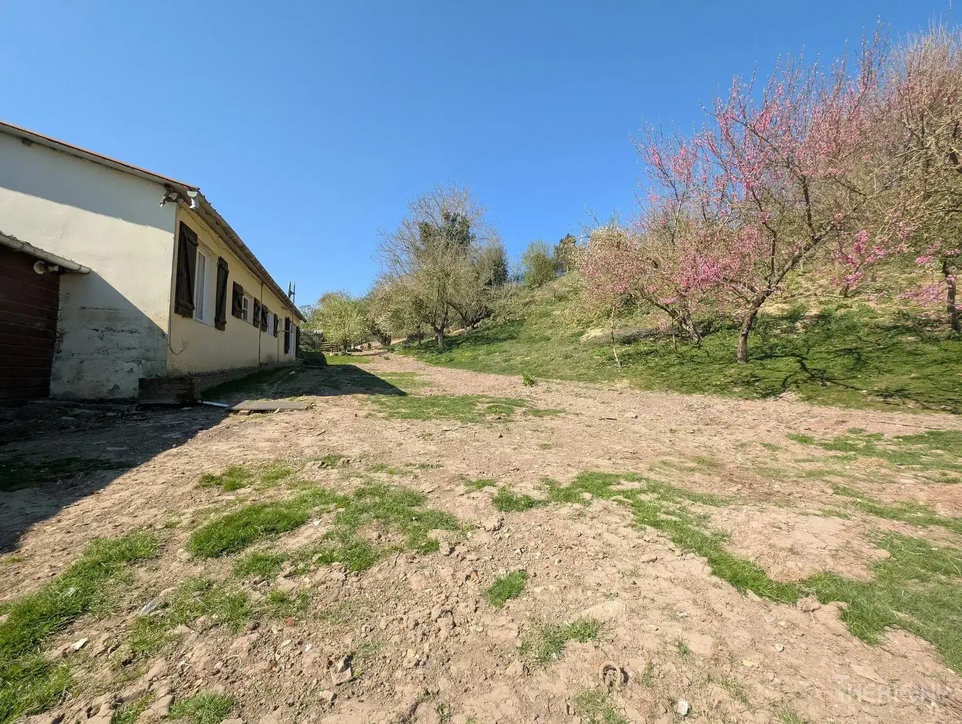 Longère picarde à vendre avec grand terrain et dépendances à Saint Valery sur Somme 