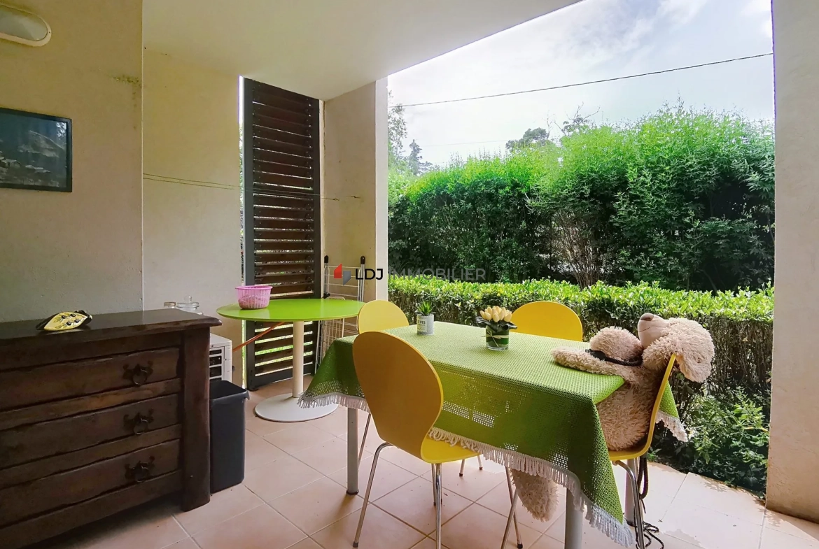 Spacieux appartement de 3 pièces avec terrasse et vue sur le Canigou à Prades 