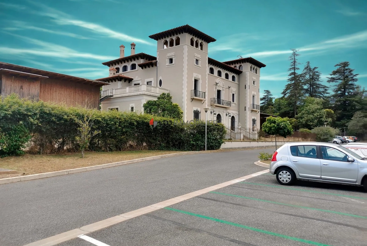 Spacieux appartement de 3 pièces avec terrasse et vue sur le Canigou à Prades 
