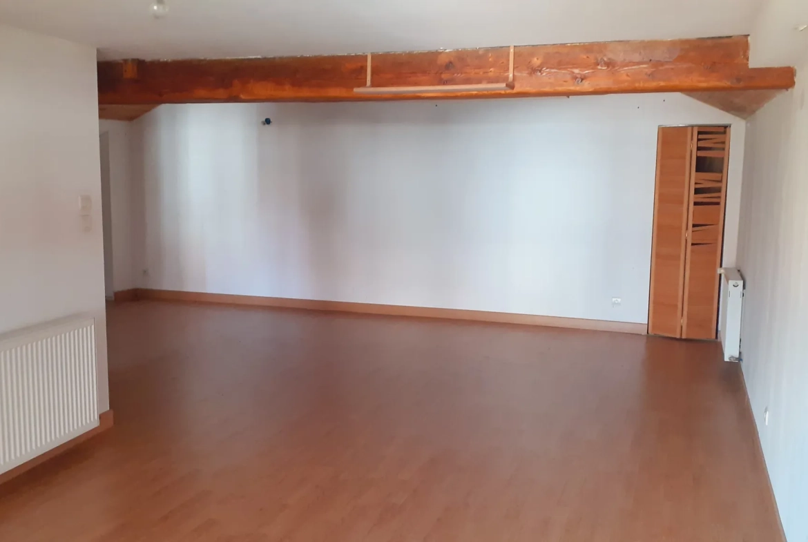 Immeuble rénové avec appartement à Sacquenay proche Selongey - Idéal investisseur ou famille 