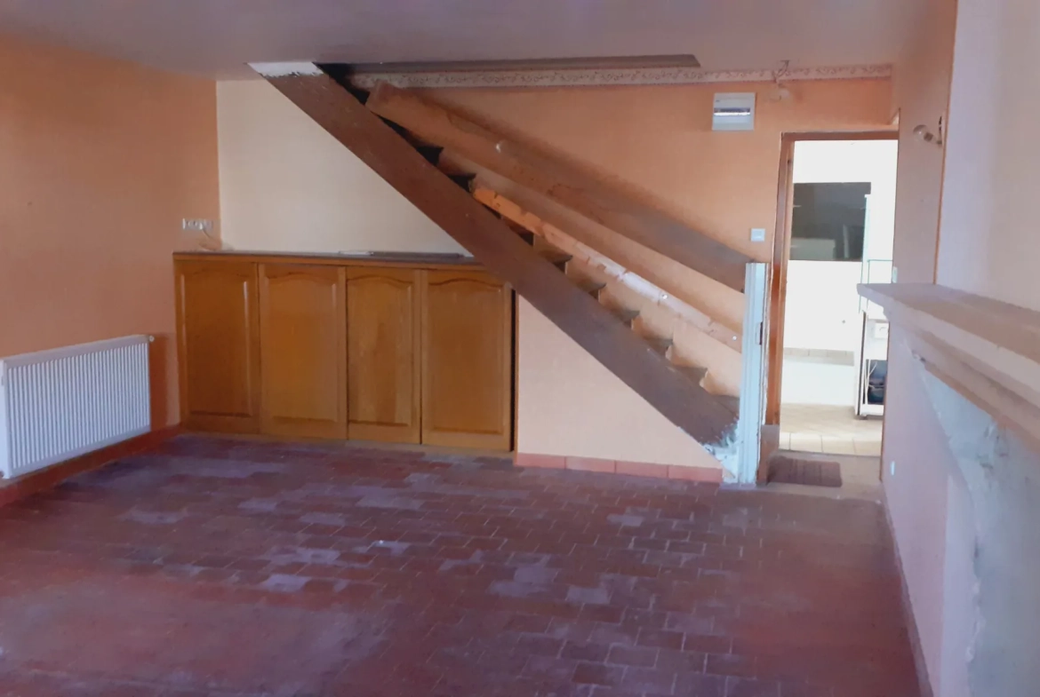 Immeuble rénové avec appartement à Sacquenay proche Selongey - Idéal investisseur ou famille 