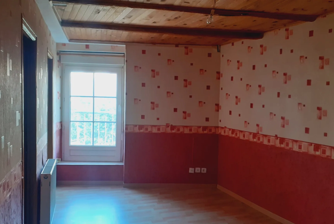 Immeuble rénové avec appartement à Sacquenay proche Selongey - Idéal investisseur ou famille 