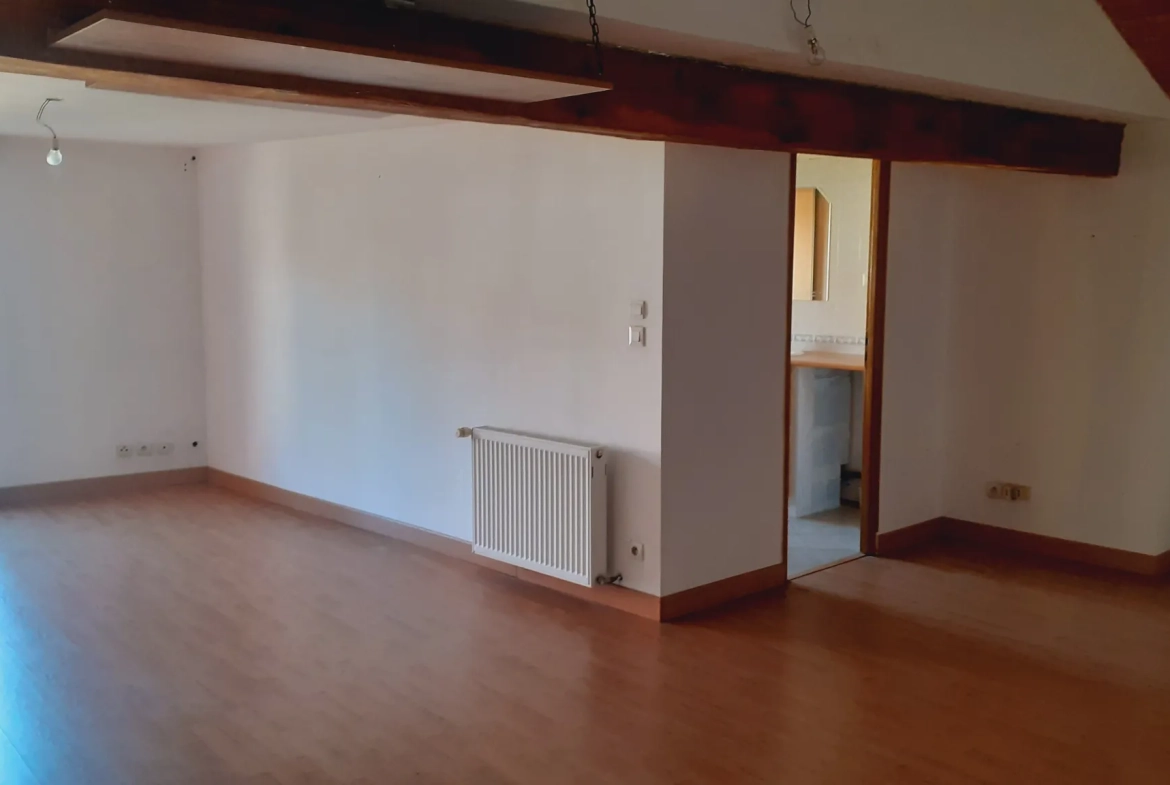 Immeuble rénové avec appartement à Sacquenay proche Selongey - Idéal investisseur ou famille 
