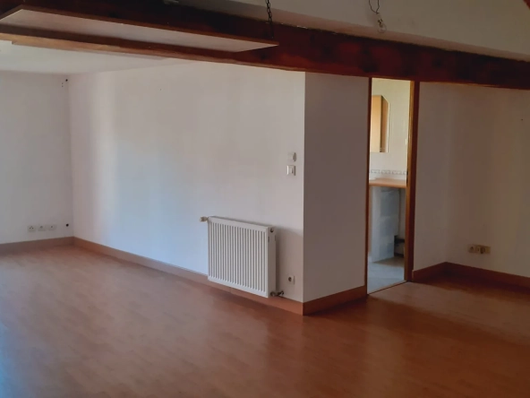 Immeuble rénové avec appartement à Sacquenay proche Selongey - Idéal investisseur ou famille