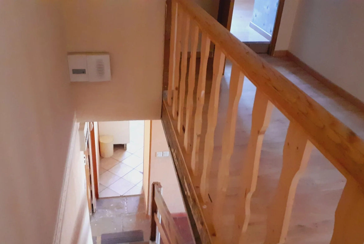 Immeuble rénové avec appartement à Sacquenay proche Selongey - Idéal investisseur ou famille 