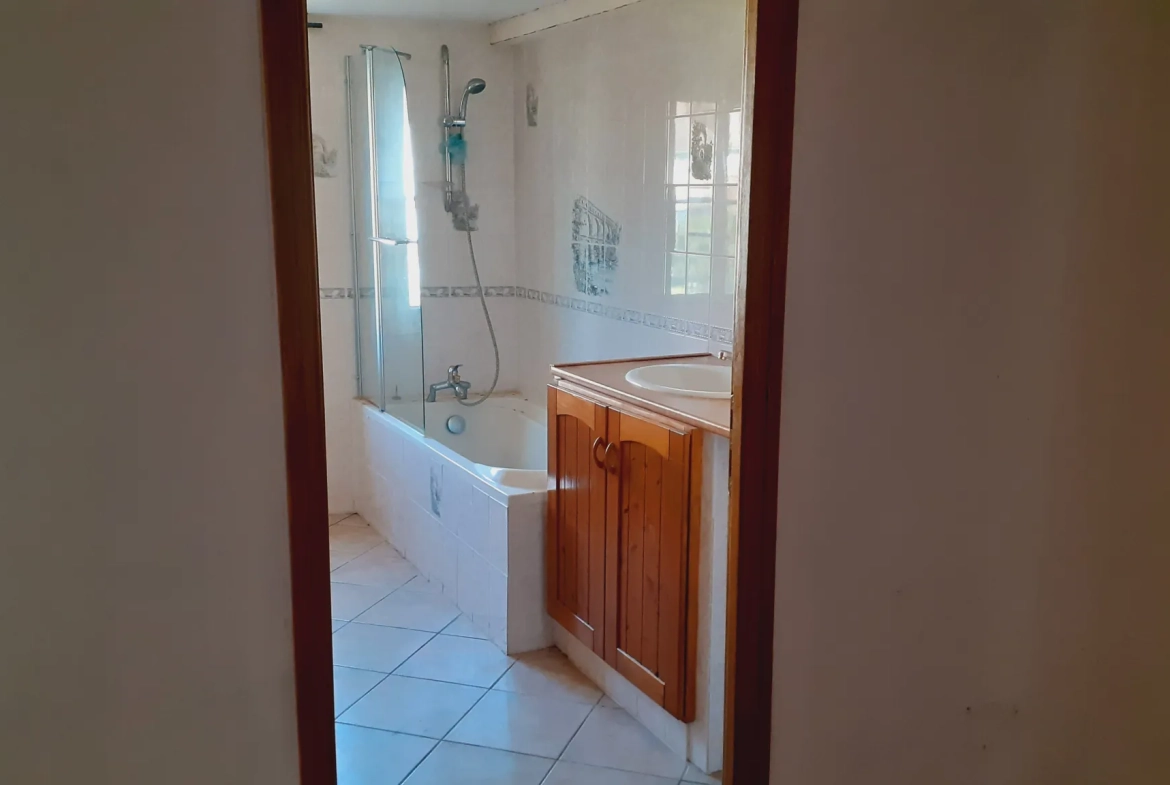 Immeuble rénové avec appartement à Sacquenay proche Selongey - Idéal investisseur ou famille 