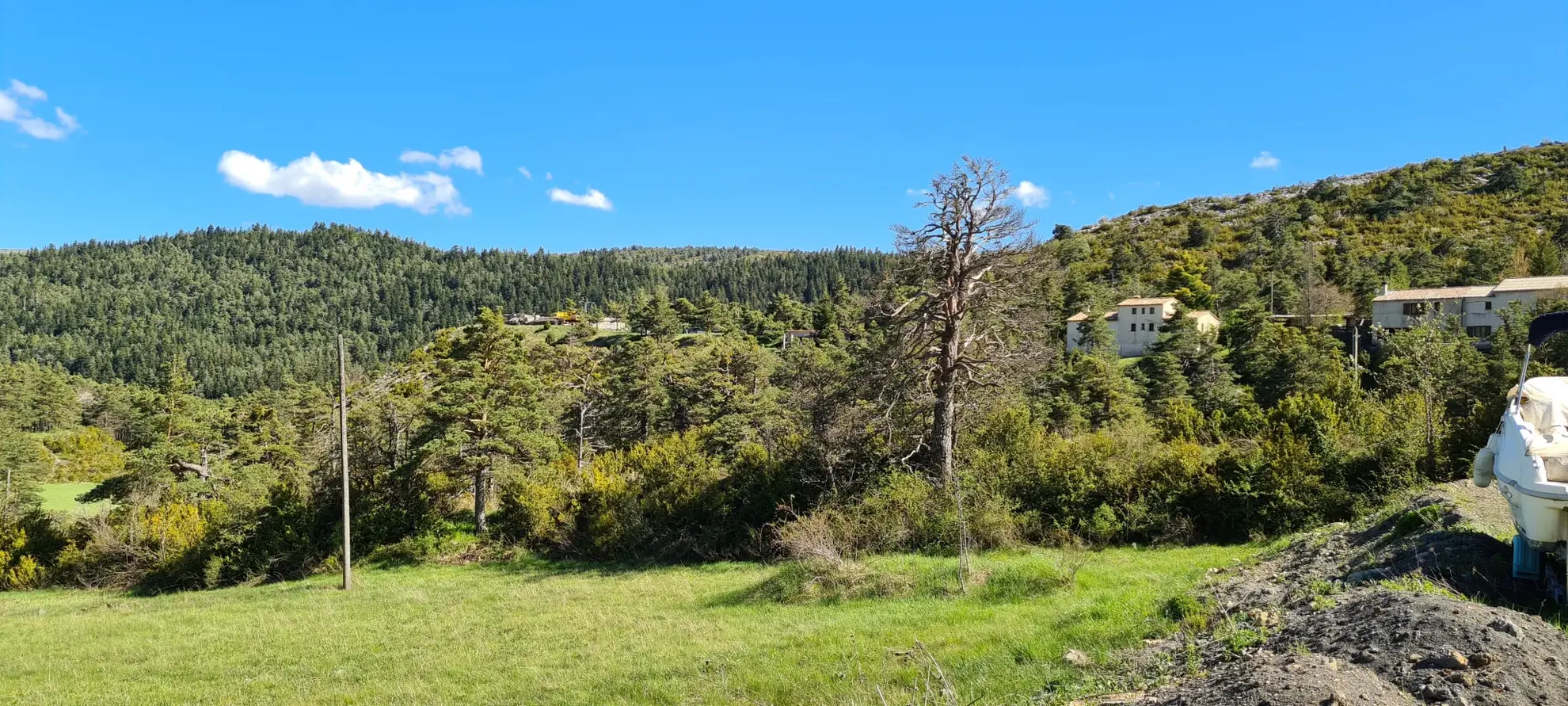 Terrain constructible à vendre à Andon (06750) – Vue montagne et environnement calme 
