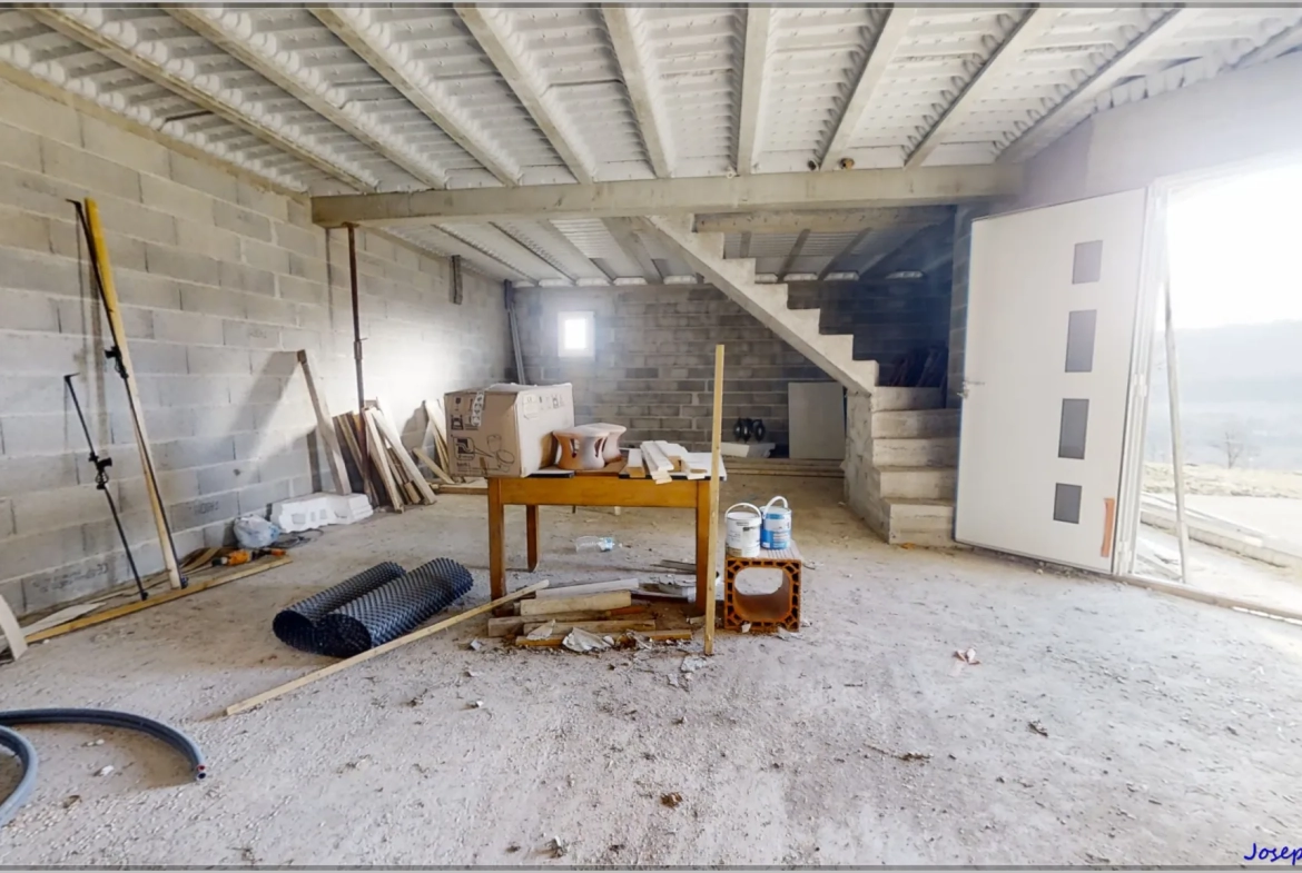 Maison à finir à Silhac avec vue dégagée et terrain de 1500 m² 