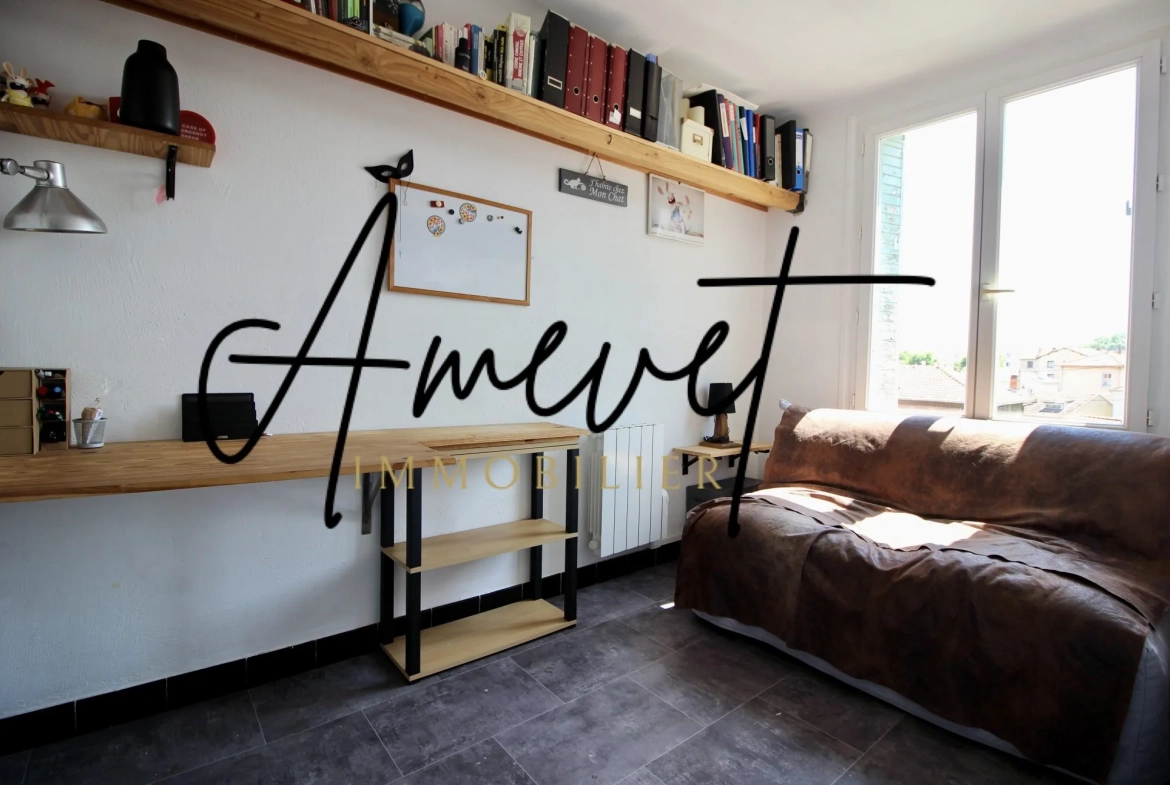 Appartement T2 avec terrasse et balcon à vendre à Avignon, lumineux et calme 