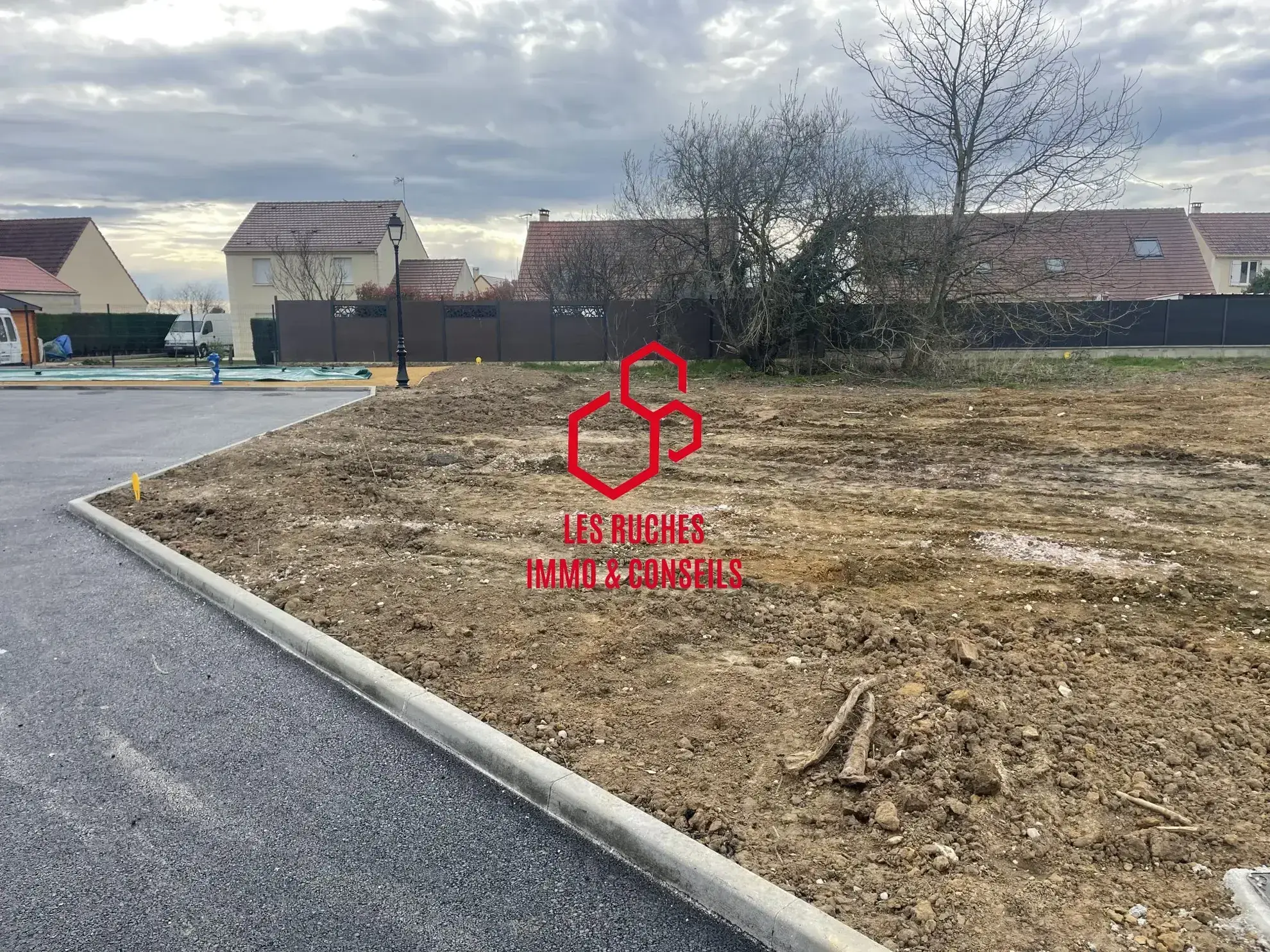 Terrain constructible de 479 m² à Éragny-sur-Epte – Construction et vie pratique assurées 