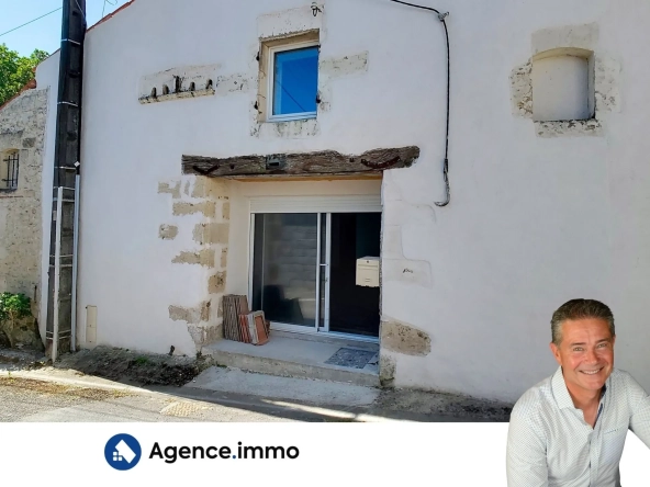 Charmante maison de village rénovée à Mortagne-sur-Gironde avec vue splendide