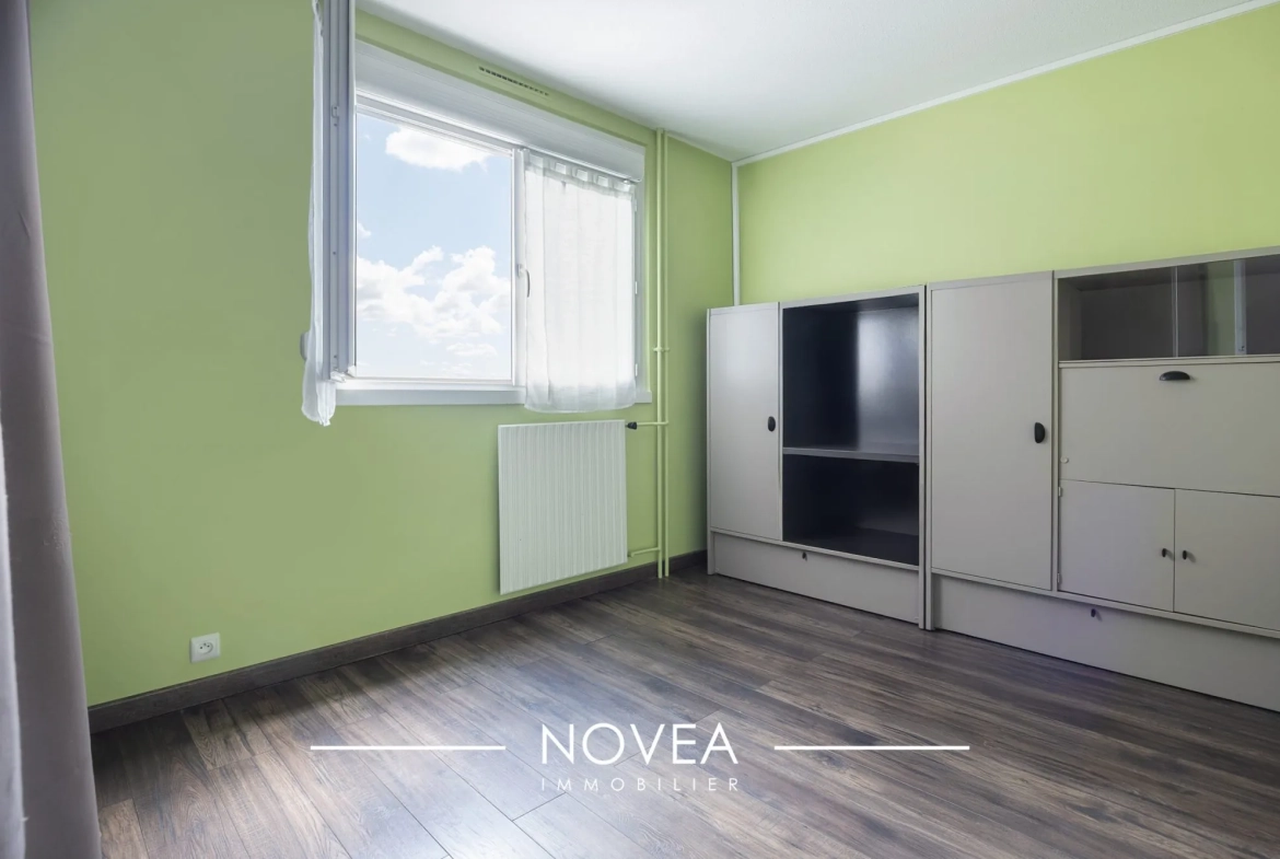 Appartement T4 rénové de 86 m² avec balcon à Vaulx-en-Velin 