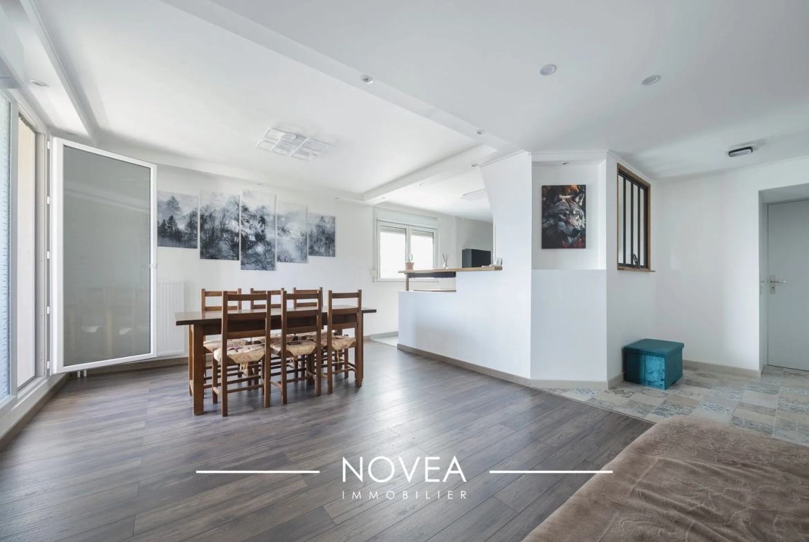 Appartement T4 rénové de 86 m² avec balcon à Vaulx-en-Velin 