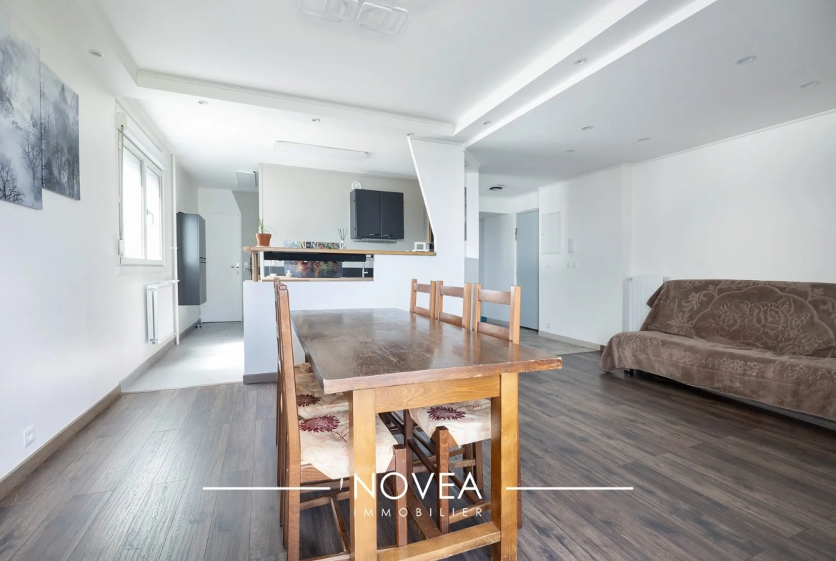 Appartement T4 rénové de 86 m² avec balcon à Vaulx-en-Velin 