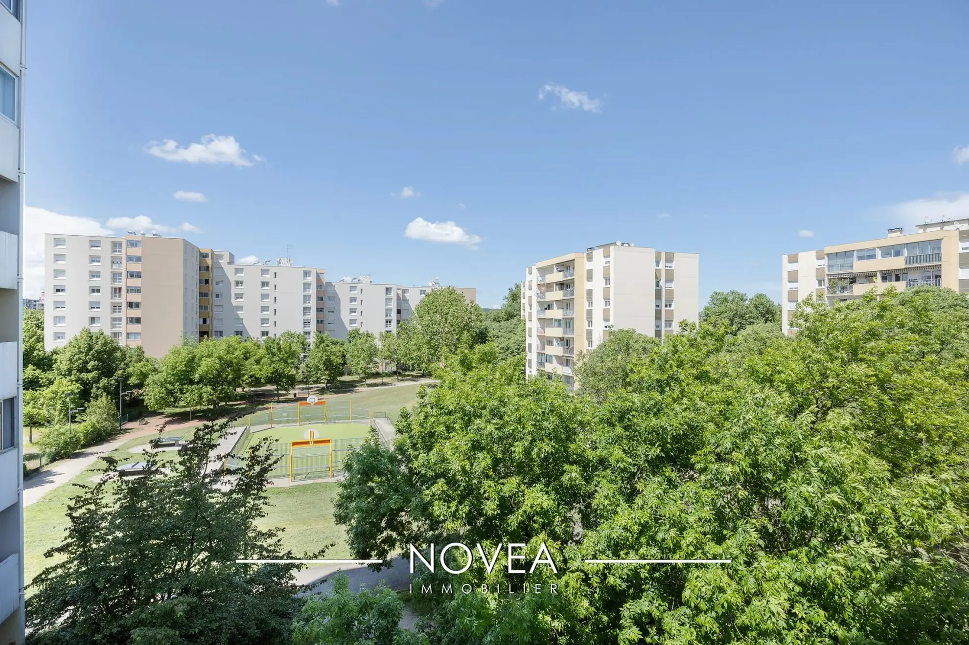 Appartement T4 rénové de 86 m² avec balcon à Vaulx-en-Velin 