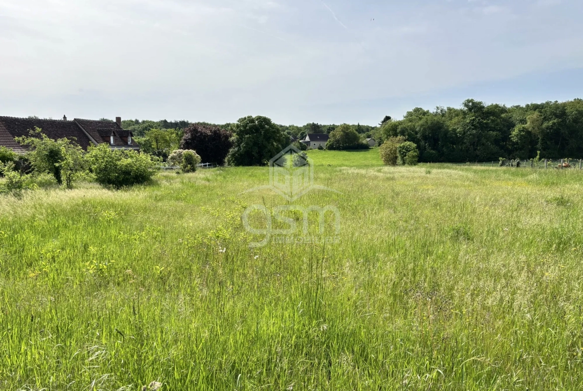 Terrain constructible plat de 2097 m² à Saint-Épain, calme et proche commodités 