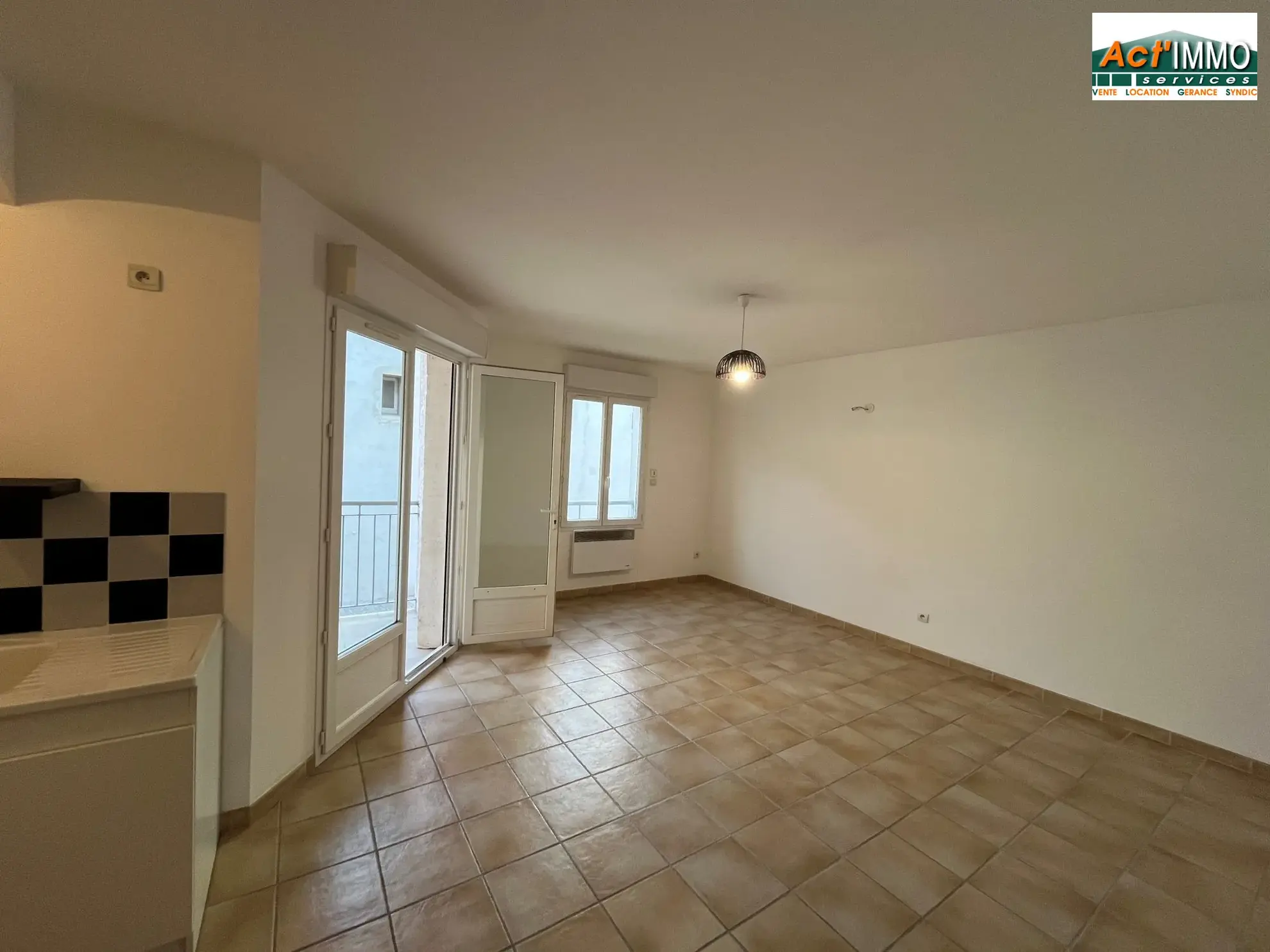 Appartement 2 pièces avec terrasse et garage à Saint-Chamas 