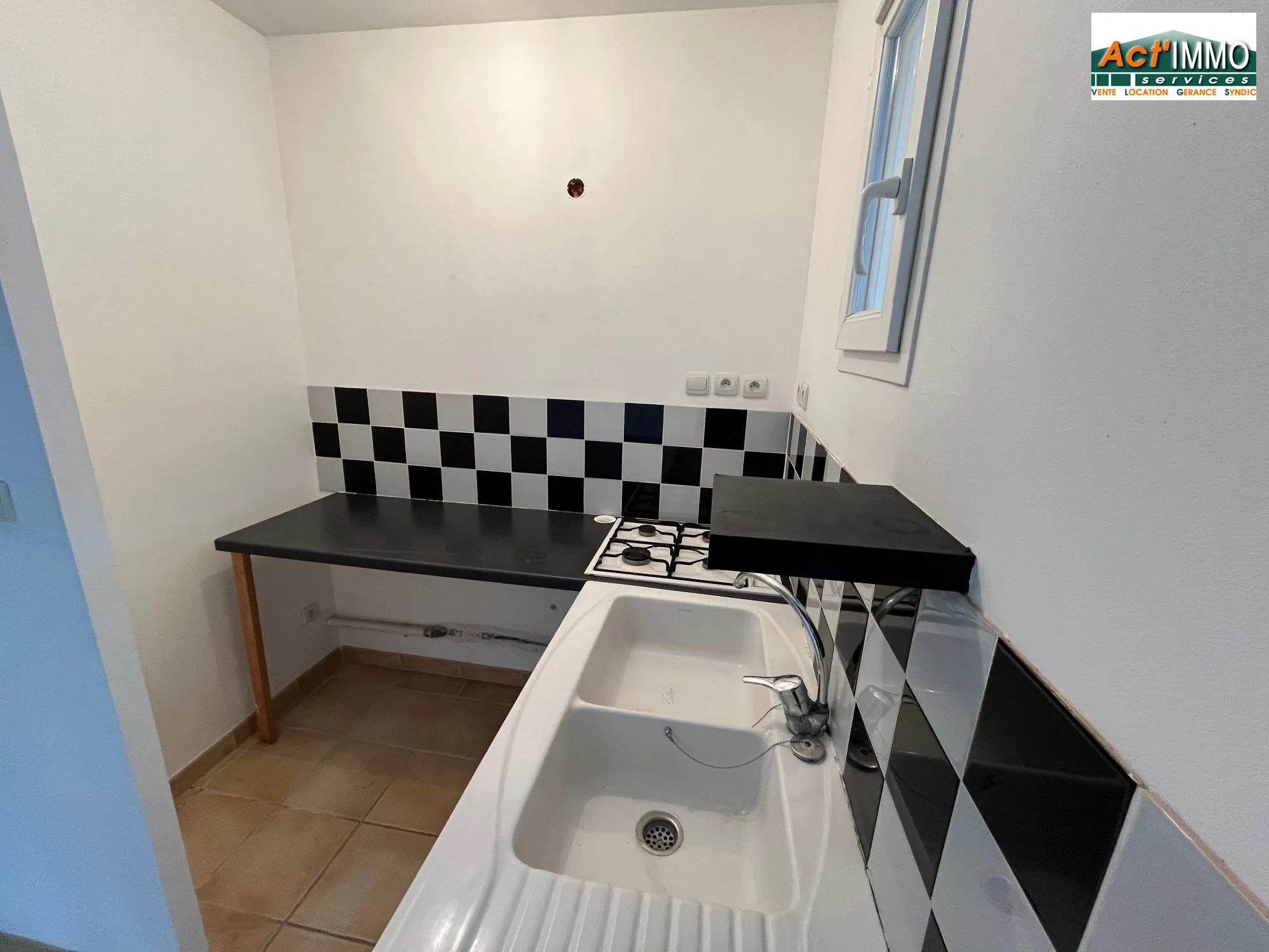 Appartement 2 pièces avec terrasse et garage à Saint-Chamas 