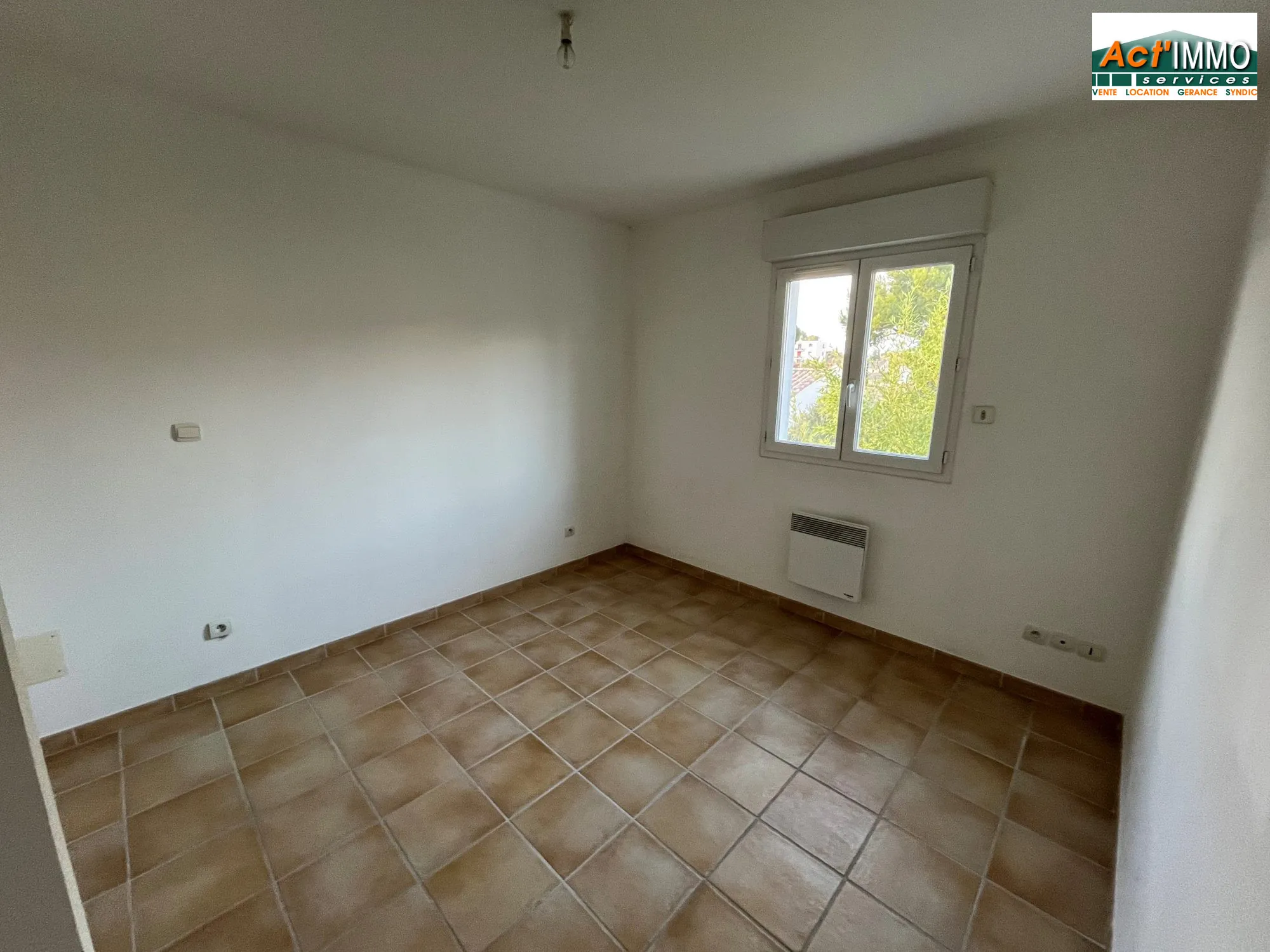 Appartement 2 pièces avec terrasse et garage à Saint-Chamas 