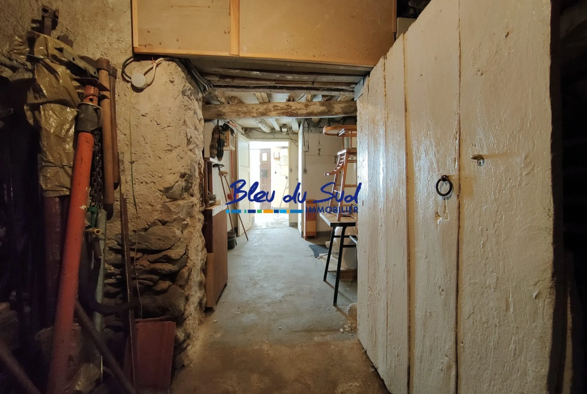 Maison de village à rénover avec cave et cour à Corneilla-de-Conflent 75 m² 
