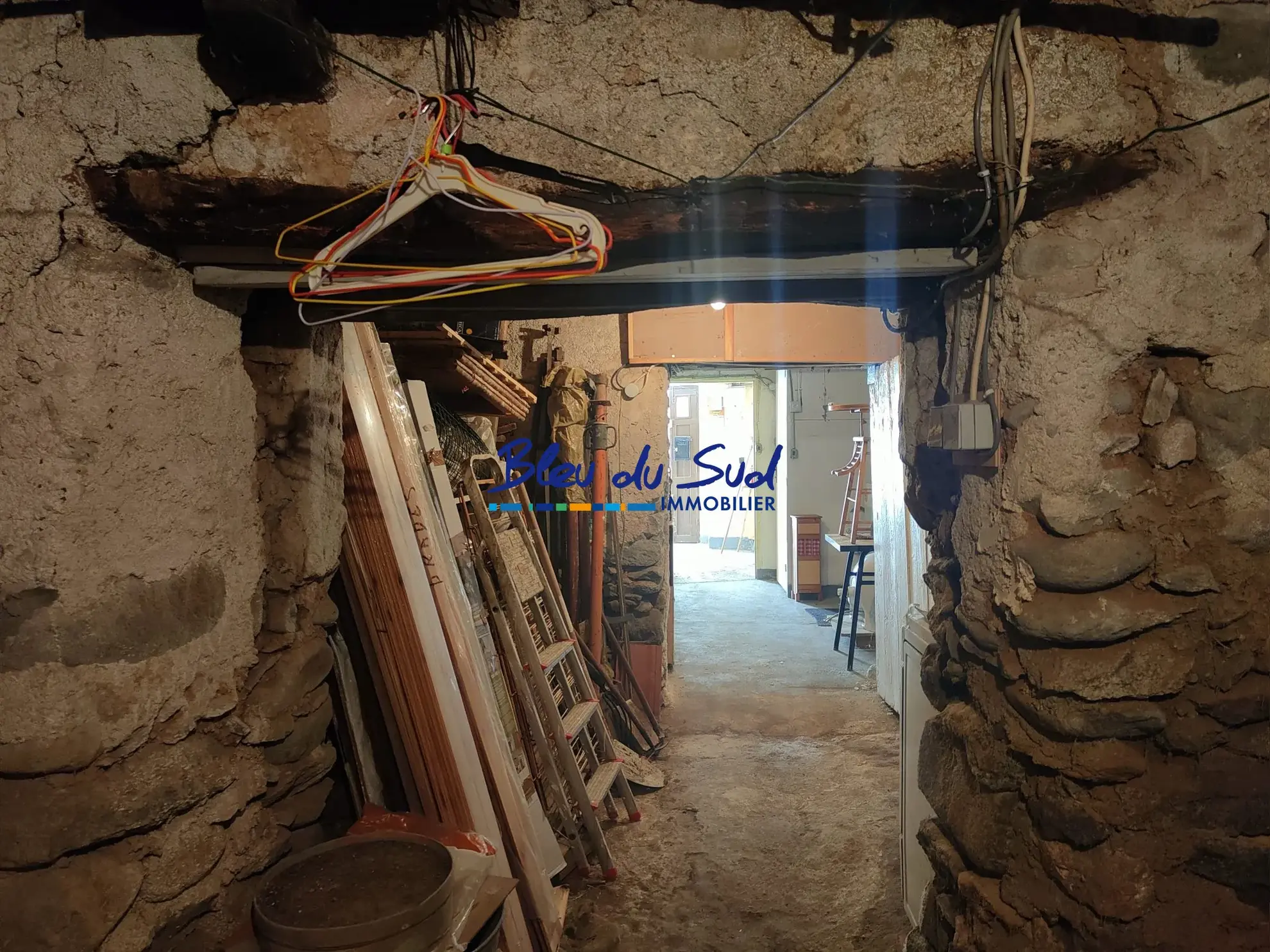 Maison de village à rénover avec cave et cour à Corneilla-de-Conflent 75 m² 