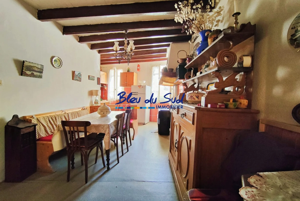 Maison de village à rénover avec cave et cour à Corneilla-de-Conflent 75 m² 