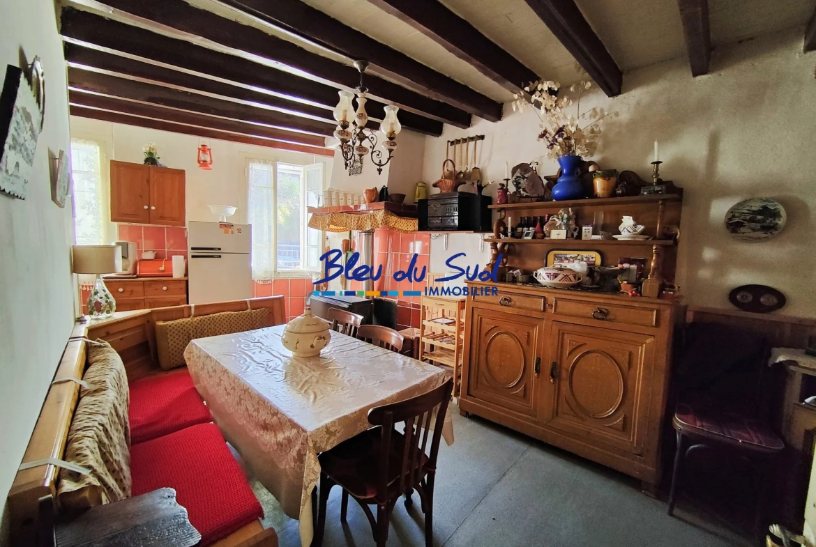 Maison de village à rénover avec cave et cour à Corneilla-de-Conflent 75 m² 