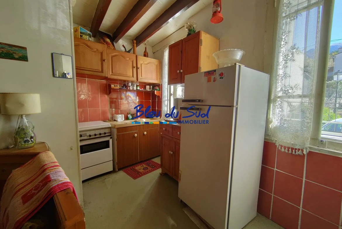Maison de village à rénover avec cave et cour à Corneilla-de-Conflent 75 m² 