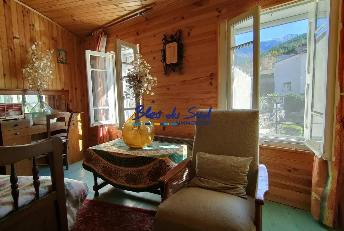 Maison de village à rénover avec cave et cour à Corneilla-de-Conflent 75 m² 