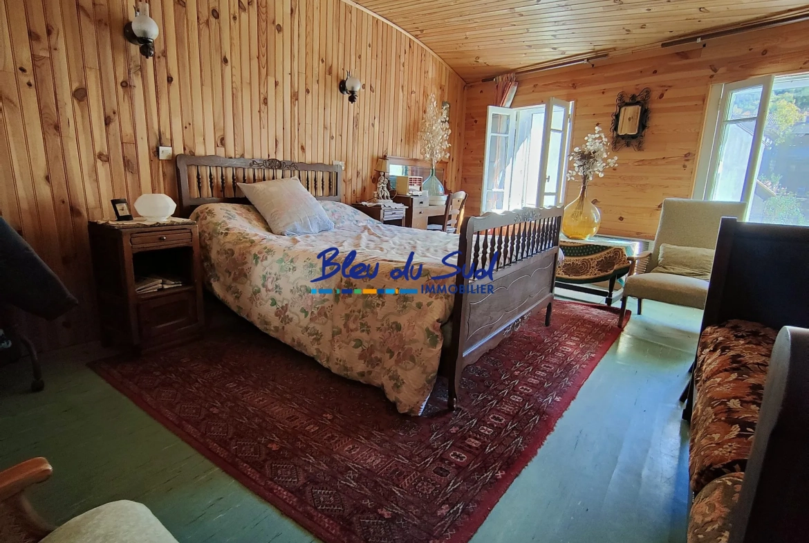 Maison de village à rénover avec cave et cour à Corneilla-de-Conflent 75 m² 
